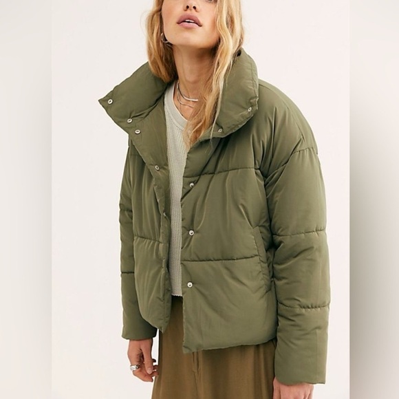 Free People Cropped Puffer Jacket‎ Olive Green Quilted Snap Button Cozy Coat - Picture 1 of 4